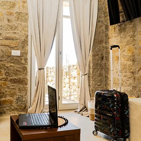 Ήσυχο Κυκλαδίτικο Πέτρινο Σπίτι N7 *