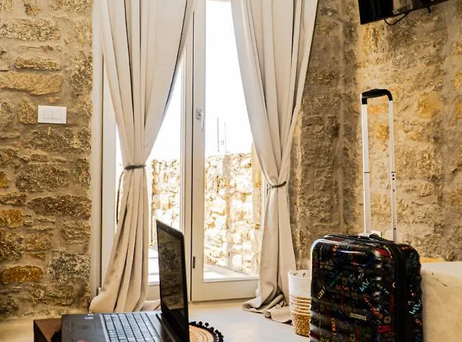 Ήσυχο Κυκλαδίτικο Πέτρινο Σπίτι N7 *